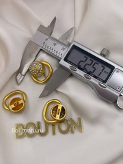 Пуговица Скиап. Золотистый пирсинг в стразах (с подвижной частью)