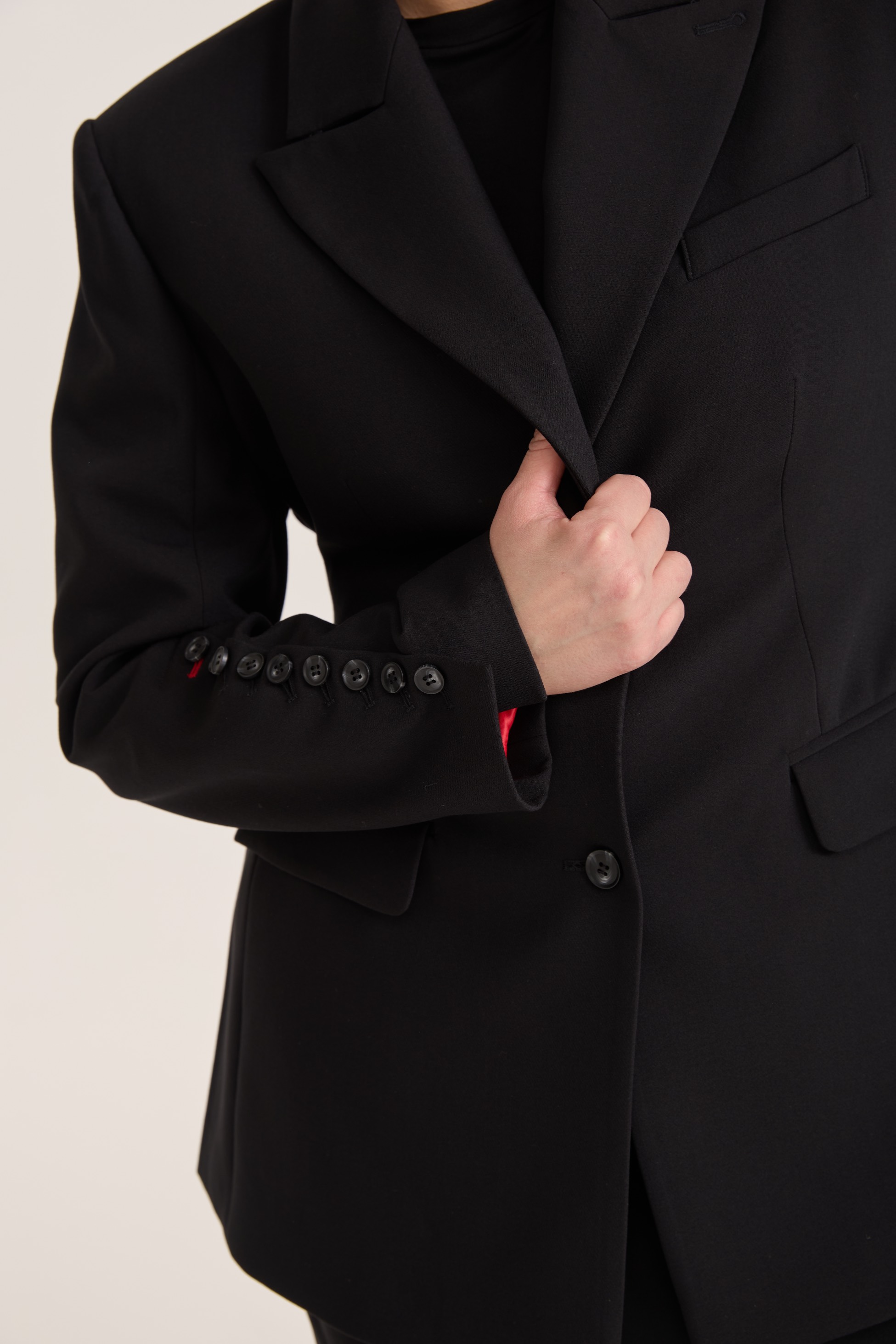 Жакет с объемными плечами, черный