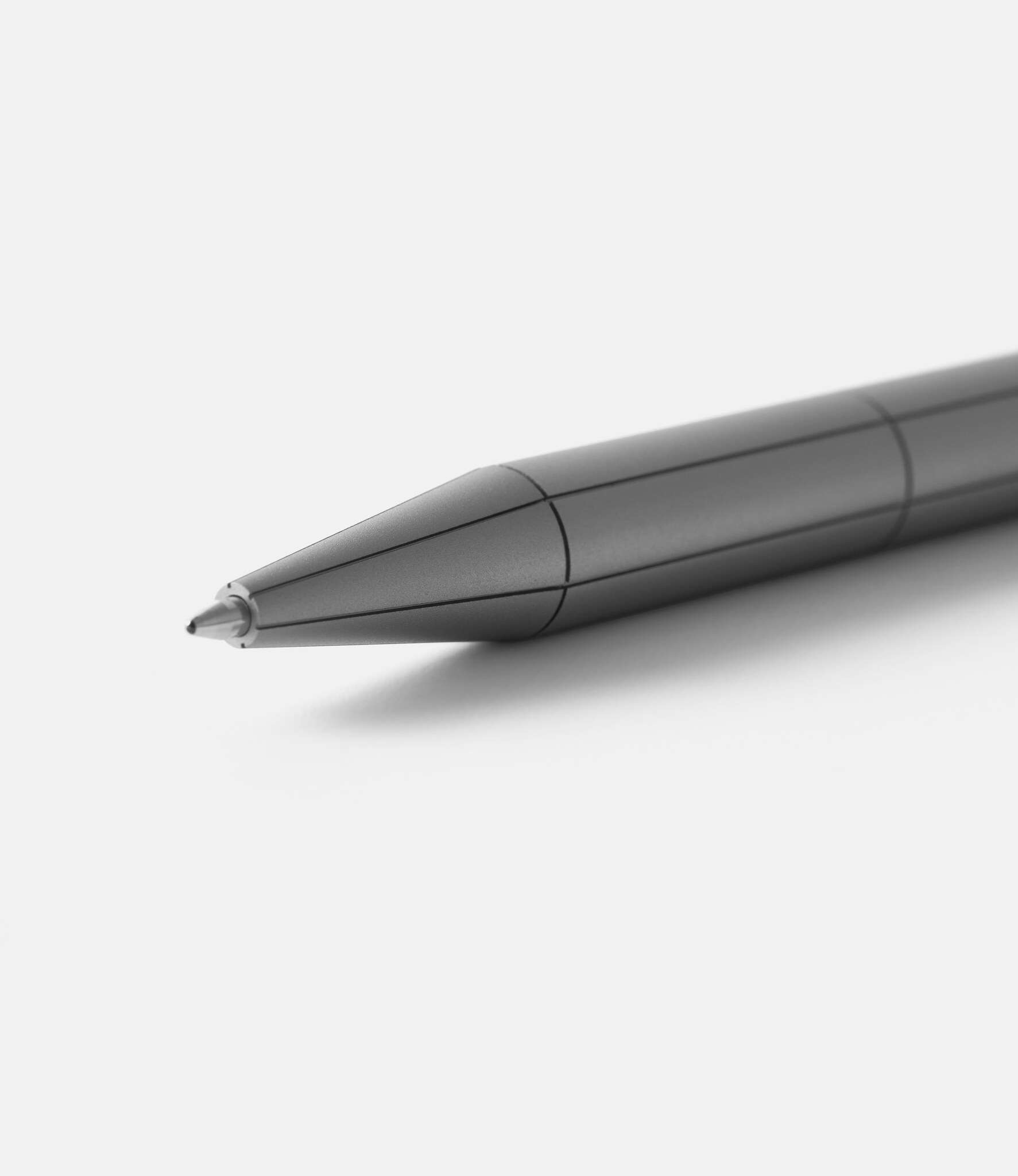 22 studio Seam Ballpoint Pen Anodized Grey — ручка из алюминия