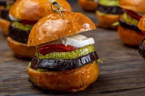 Мини-бургер с печеными овощами, 20 шт.