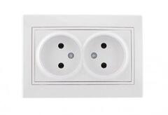 MIRA 701 0202 128B Розетка двойная б/з ПБТ бел. с бел. вст.