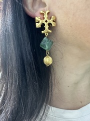 sergi-tory-burch-s-podveskami-v-vintazhnom-stile