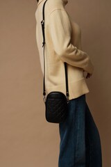 Сумка кожаная на плечо кросс-боди черная