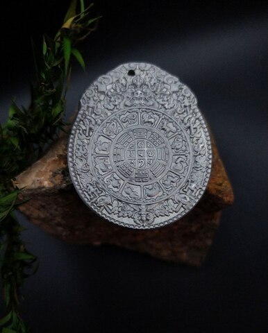 Мелонг Багуа из метеорита Муонионалуста