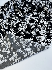 Вискоза штапель Белые цветы на черном фоне