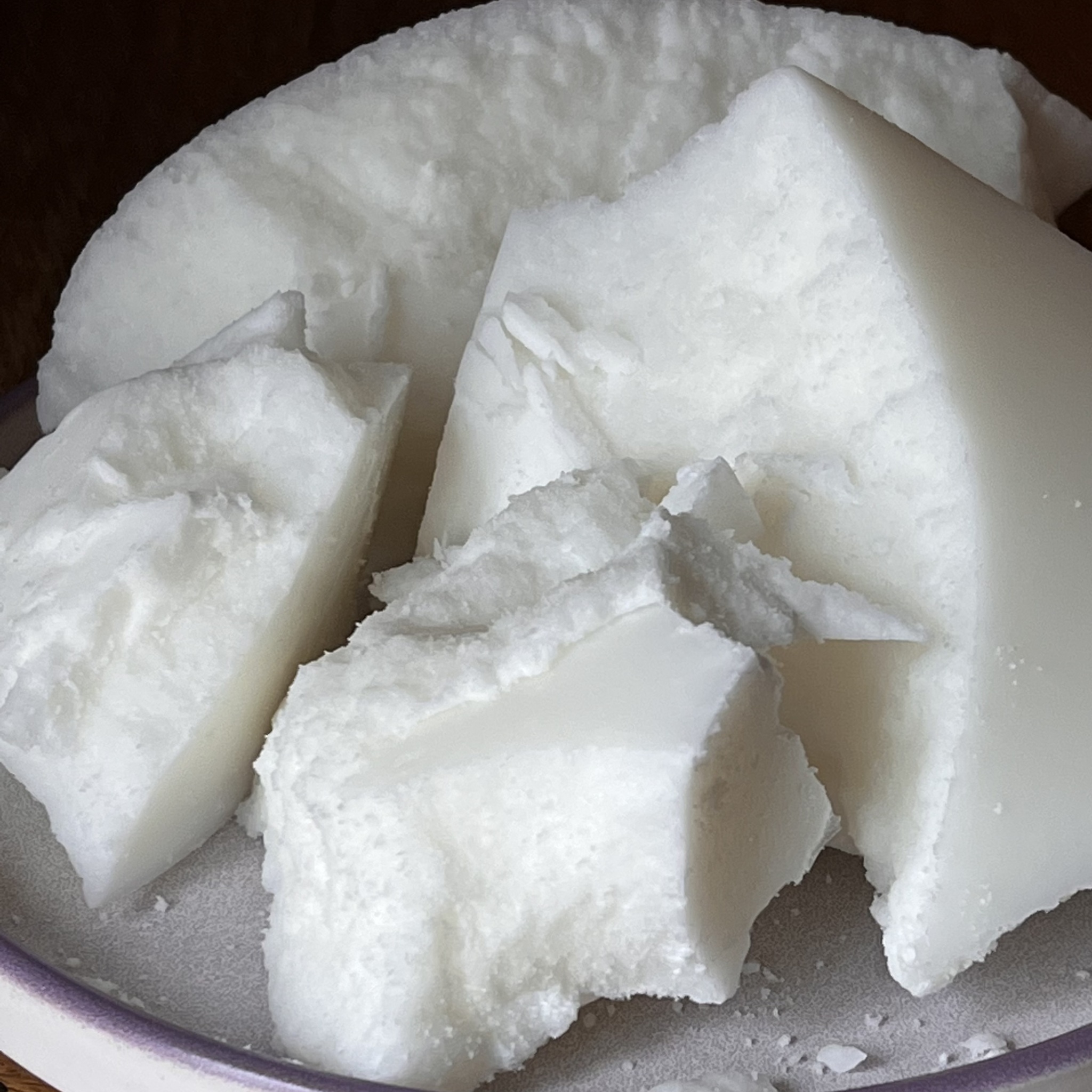 чашка из кокоса. Pavlovna косметика  интерьерная свеча. свеча ароматическая из кокосового воска. свечи с какоса. свеча в кокосе.