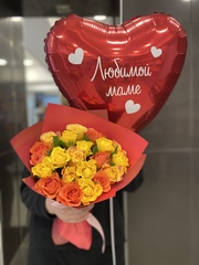 Подарочный набор Легкость 21 роза Кения 32 см + шар