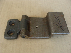 петля боковой двери УАЗ 452 на кузове верхняя (с ответной частью и осью)