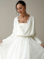 Шерстяной пуловер с кружевом