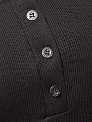 Футболка из трикотажа в широкий рубчик  D49.065 (119093)