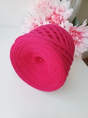 Fuchsia knitted yarn