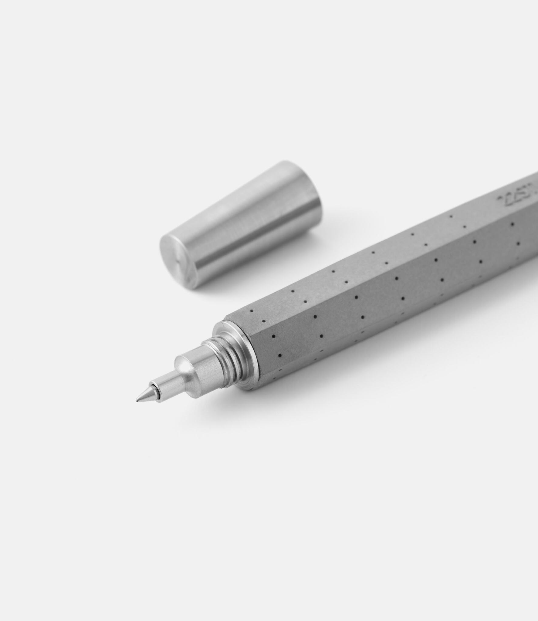 22 Studio Module Rollerball Pen Original — ручка-роллер из бетона