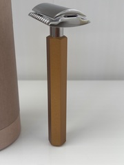 Т-образная бритва MUEHLE HEXAGON, анодированный алюминий, бронзовая закрытая голова