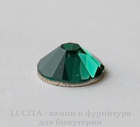 2058 Стразы Сваровски холодной фиксации Emerald ss 34 (7,07-7,27 мм)