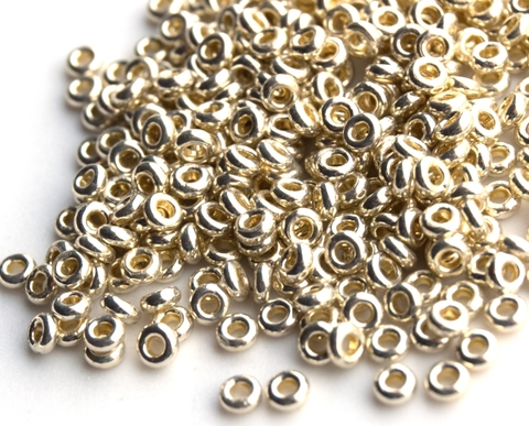 Toho Demi Round 8/0 цвет 0558 Permanent Finish Galvanized Silver