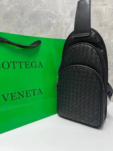 Сумка-слинг Bottega Veneta Intrecciato черная