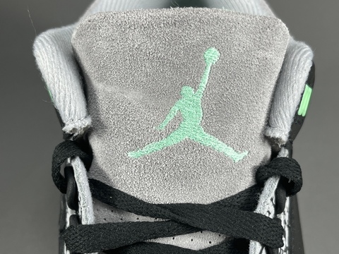 Air Jordan 3 'Green Glow' 
