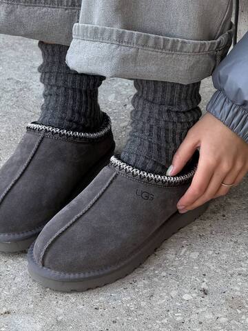 UGG Tasman