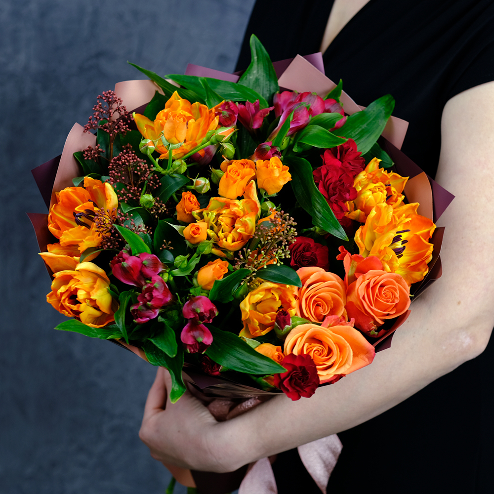 Купить весенний букет с оранжевыми красными цветами Пермь заказать онлайн с доставкой