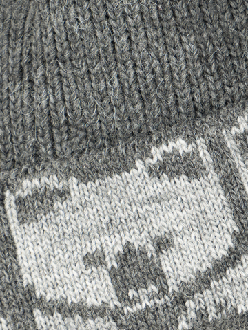 Утеплённая шапка «7 Русских Медведей» с флисовой подкладкой, серого цвета с серым рисунком