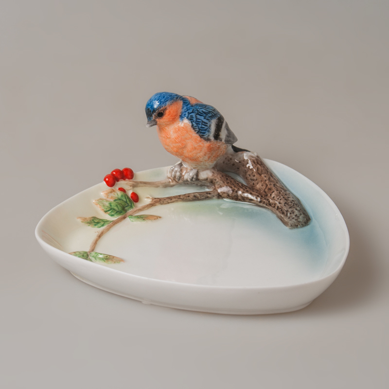 Bird цены. Птичка керамика. Тарелка с птичкой керамика. Блюдо с птичками керамика. Керамическая посуда с птицами.
