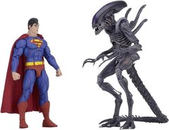 Набор фигурок Супермен и Чужой из комикса Супермен и Бэтмен Против Чужих и Хищников