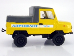 LUAZ-2403 Aeroflot tractor luggage carts 1:43 ALF