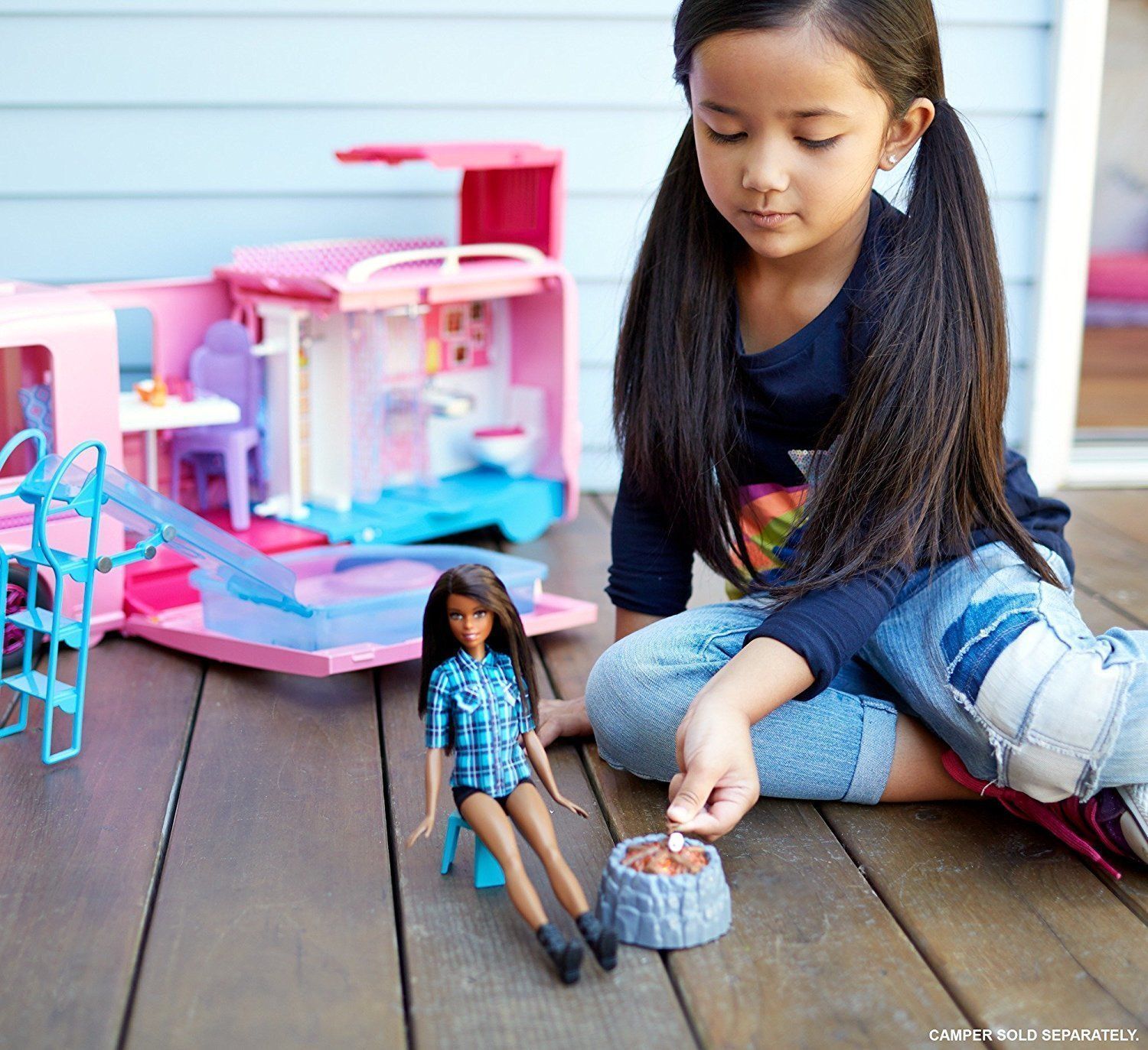 Поиграть в куклы. Интересные игрушки для девочек. Куклы Барби с детьми. Куклы для девочек 6 лет. Барби с малышом.