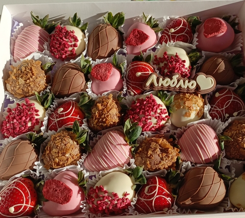 Клубника в шоколаде большая коробка 