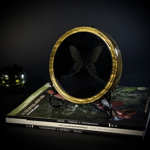 Композиция в рамке на подставке