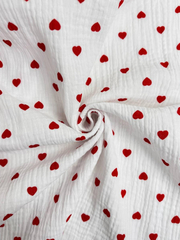 Муслин принт сердечки красные на белом