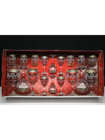 Подарочный набор 18 предметов с фужером