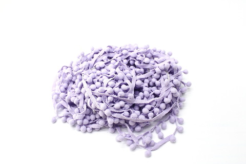 Помпоны нежно-фиолетовые