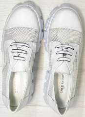 Закрытые женские туфли на шнурках летние Gold Deer 157-963 White.