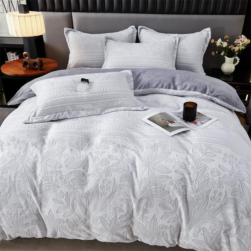 Постельное белье двуспалка Велюр Серые Лепестки