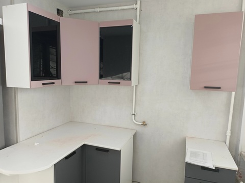 Кухня Техно 1.3 на 1.4 м компоновка №3 белый снег софт / атлантик софт