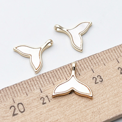 Подвеска Хвост, цвет золото, перламутр, размер 13*14 мм, цена за 1 шт