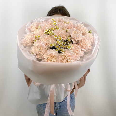 Букет из стойких диантусов и ромашки