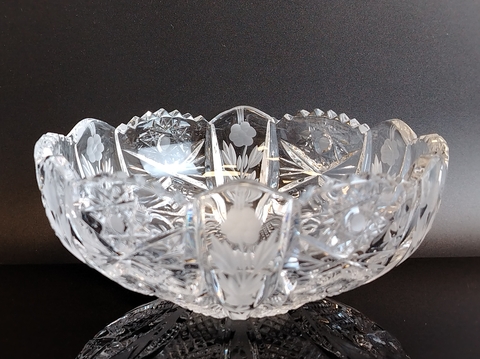 Ваза для сервировки конфет и сладостей хрустальная, алмазная грань, геометрический орнамент, декор цветы, матовый хрусталь, винтаж СССР 1970-1990 гг