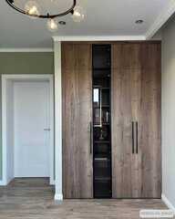 Шкаф из шпона в потолок