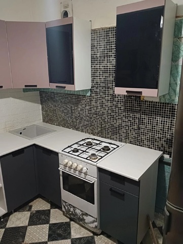 Кухня Техно 1.3 на 1.4 м компоновка №3 белый снег софт / атлантик софт