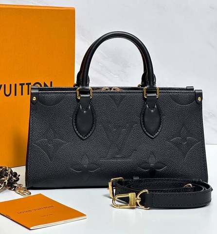 Сумка-тоут LOUIS VUITTON On The Go East West со съемным ремнем-цепочкой с плетёной отделкой из кожи