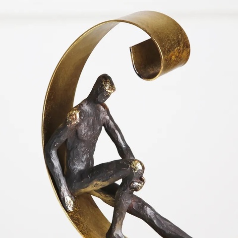 Статуэтка Man On Round Shelf Decoration B