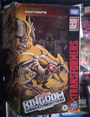 Рактонит Фоссилизер WFC-K15 Дэлюкс 14 см Королевство. Поколение Трансформеров: Война за Кибертрон - ПОВРЕЖДЕНИЕ УПАКОВКИ!