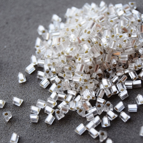 Бисер японский TOHO Triangle треугольный 11/0 0021F серебристый матовый