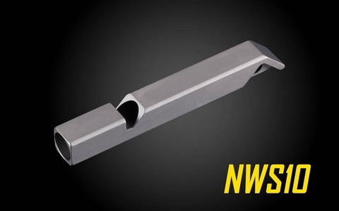 Брелок Nitecore NWS10 (11060) серебристый титан д.52мм ш.7мм в.7мм (доп.ф.:свисток)
