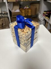 Корпоративный подарочный набор с орехами с брендированием