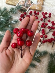 Ягоды красные искусственные, на ветке 9 ягод 13 мм., набор 10 шт.