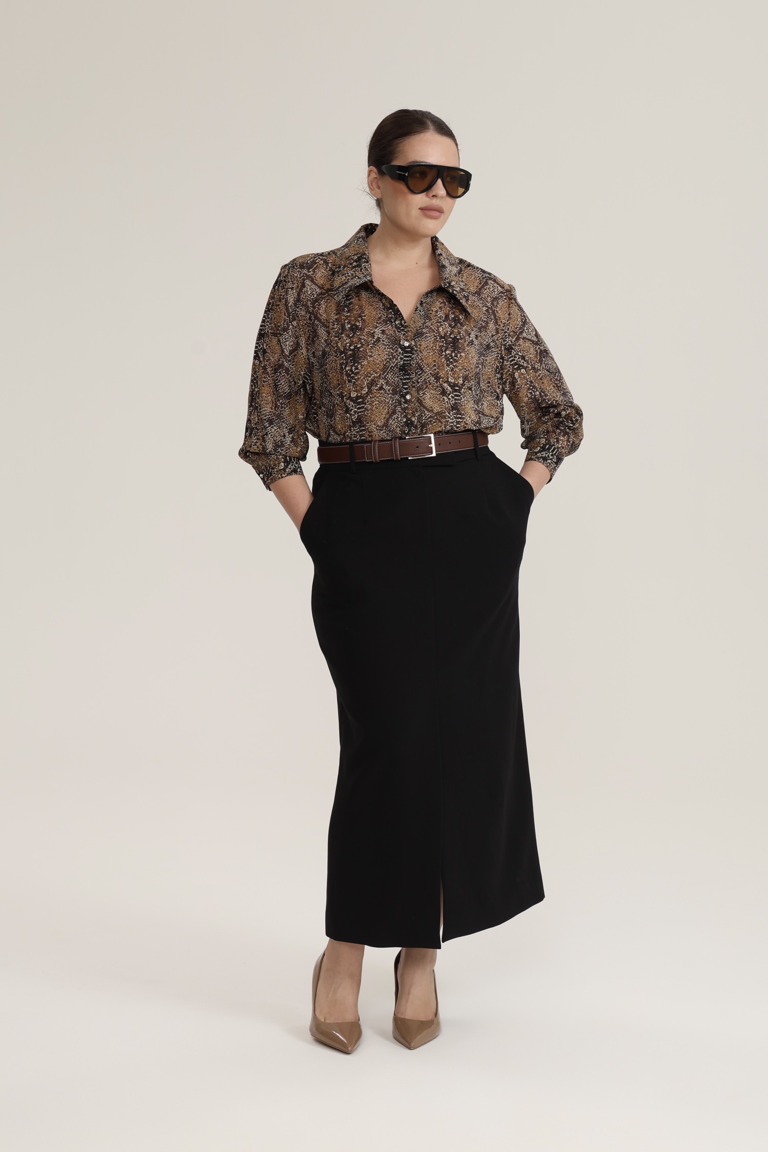 Блузка с отложным воротником из вискозы, принт питон