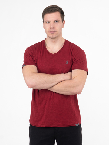 Мужская футболка «Великоросс» красного цвета V ворот